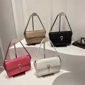 French retro style shoulder bag with horseshoe buckle in four elegant leather colors