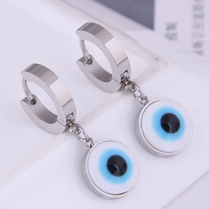 Boucles d'oreilles créoles en acier titane poli avec breloque œil bleu pour femme