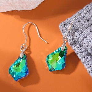 Orecchini a foglia d'acero con cristalli verdi sfumati e ganci in argento S925 sterling