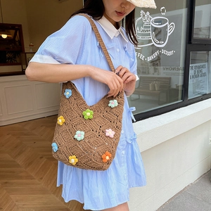Sac à bandoulière en tricot marron avec motifs floraux 3D pour la plage d'été