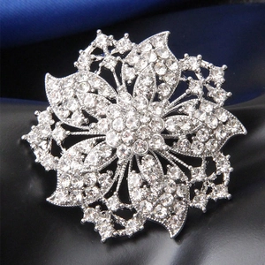 Elegant Alloy Rhinestone Flower Brooch Pin For Women Luxury Sparkling Floral Jewelry For Wedding Banquet Party Daily Accessory