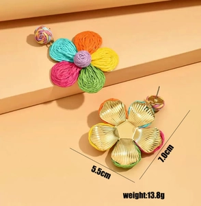 Detailed view of colorful raffia flower earrings with size dimensions 5.5cm by 7.0cm