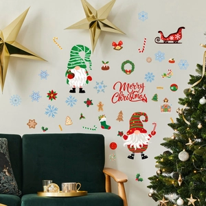 Stickers muraux de gnomes de Noël avec flocons et traîneau sur mur de salon blanc
