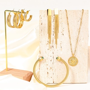 Luxury 18k gold plated jewelry set with snake pattern necklace, earrings and cuff bracelet