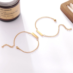 Eleganti bracciali a barra in acciaio inossidabile dorato con zircone e chiusura a moschettone