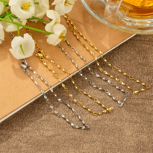 Elegante conjunto de collar y pulsera de cadena retorcida en oro y plata para mujer