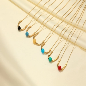 Ensemble de colliers en acier titane avec perles carrées colorées et pendentifs