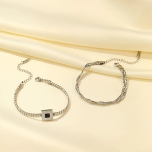 Ensemble de bracelets en acier argenté avec pendentif noir carré et cristaux brillants