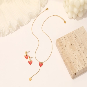 Parure de bijoux élégante en forme de cœur doré avec collier et boucles d'oreilles chic