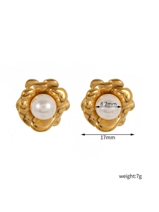 Detailed view of 17mm flower pearl earrings with 8.2mm pearls and golden finish