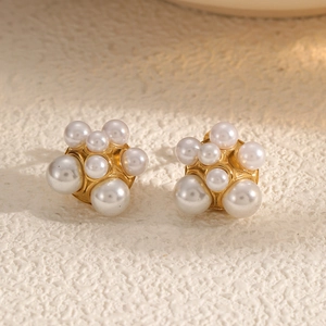 French Retro Cluster Artificial Pearl Stud Earrings Stainless Steel Gold Plated Elegant Flower Shape Jewelry For Women