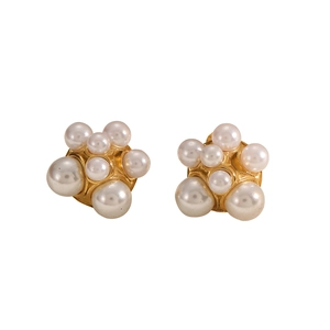 Retro cluster pearl earrings in gold stainless steel for a classic french style