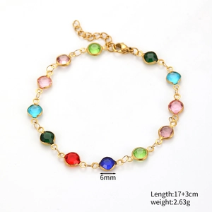 Dettaglio di pietre in zircone da 6mm su bracciale dorato con lunghezza 17+3cm