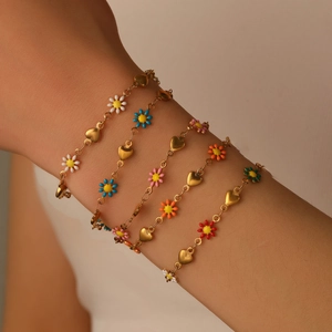 Bracelet marguerite en acier inoxydable doré avec fleurs colorées en émail et cœurs