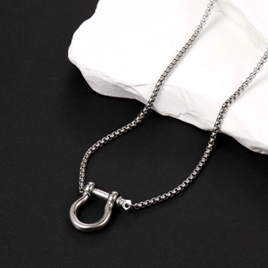 Stainless Steel Horseshoe Shackle Pendant Necklace For Men Minimalist Hip Hop Industrial Style Box Chain Jewelry Gift