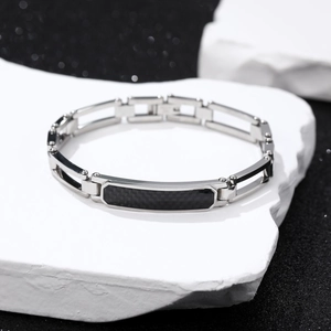 Bracelet classique pour hommes en acier inoxydable avec insert en fibre de carbone noir