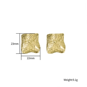Boucles d'oreilles dorées luxueuses à texture géométrique irrégulière 23mm x 22mm