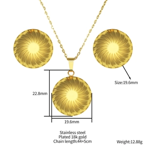 Ensemble élégant collier pendentif et boucles d'oreilles en acier doré 18 carats texturé