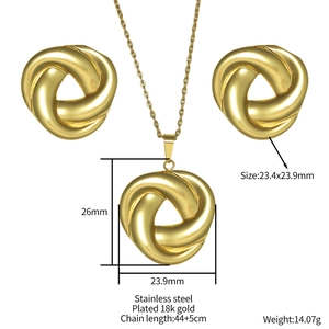 Elegantes Schmuckset aus 18k vergoldetem Edelstahl mit gedrehtem Knotendesign