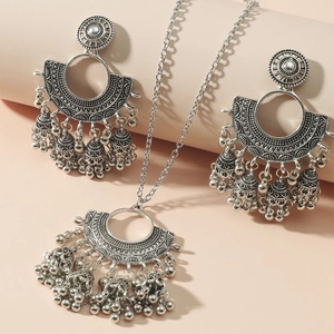 Retro fan-shaped jhumka jewelry set with bell charms in vintage silver finish