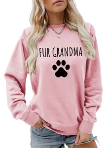 Détail du sweat rose Fur Grandma montrant les poignets côtelés et la texture du coton