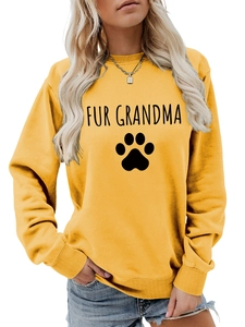 Détail du sweat jaune Fur Grandma avec col côtelé et tissu en coton doux et confortable