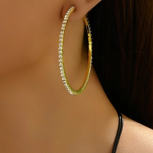 Elegante 6,0 cm goldene Creolen für Damen mit mikroverzierten glitzernden Kristallen für Glamour