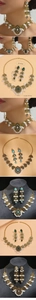 Détails du set collier vintage doré avec cristaux colorés et perles en goutte