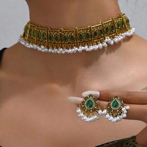 Parure de collier choker et boucles d'oreilles vintage avec pierres vertes et perles