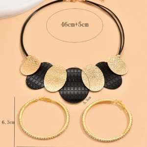 Gold textured disc and black pendant necklace set with crystal hoop earrings in 6.3cm size