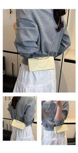 Vues détaillées du mini sac à chaîne jaune crème montrant la poignée et la bandoulière