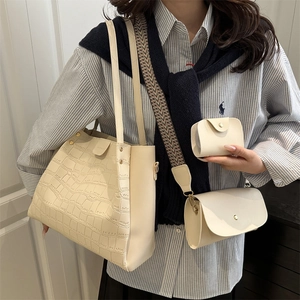 Set da 3 pezzi borsa tote crema motivo coccodrillo con borsa a tracolla larga