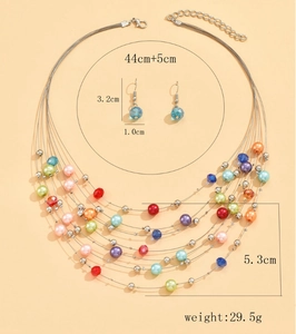 Vue détaillée du collier de perles multicouches et boucles d'oreilles avec dimensions