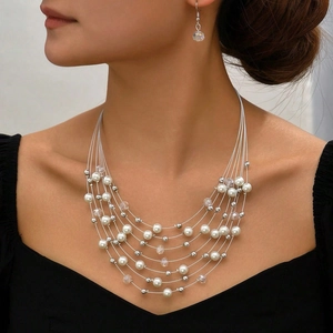 Parure de bijoux élégante en perles multicouches avec collier et boucles d'oreilles