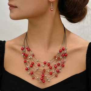 Parure de bijoux multicouche en perles rouges avec collier et boucles d'oreilles ethniques
