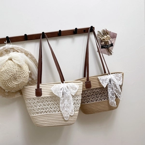 Borsa tote in paglia intrecciata con fiocco in pizzo e manici in pelle per vacanze