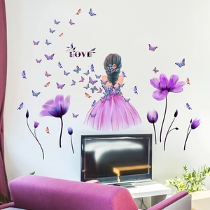 Wandtattoo kleines Mädchen mit lila Tulpen und Schmetterlingen für Kinderzimmer