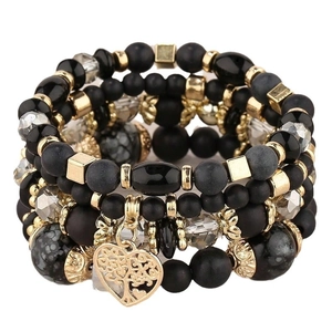 Bracelet multicouche de style bohème avec perles noires et pendentif cœur de vie