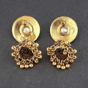 Traditionelle indische Jhumka-Ohrringe, vergoldet, mit bunten Kristallen und kleinen Perlen
