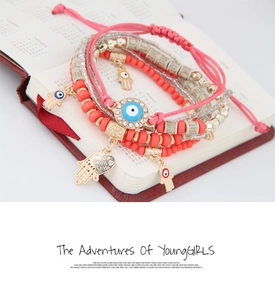 Macro de bracelet bohème multicouche avec breloques Hamsa et perles mauvais œil