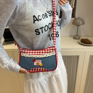Borsa a tracolla a quadretti con ricamo a ciliegia e pizzo in stile estivo