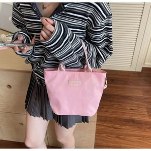 Petit sac à main en nylon rose avec patch FASHION pour un usage quotidien léger