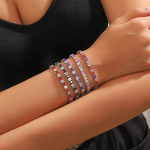 Lot de cinq bracelets ajustables en acier inoxydable avec zircons colorés