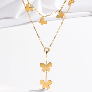 Collier papillon double rang doré élégant avec cristal de cœur sur soie blanche