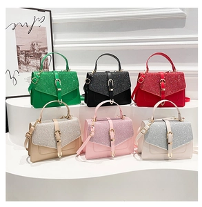 Collection détaillée de sacs à main élégants en six couleurs avec paillettes et boucles