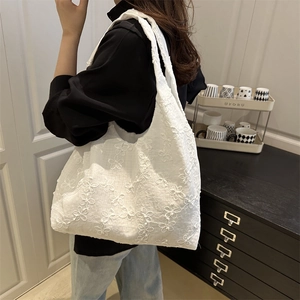White embroidered floral tote bag in cotton linen fabric for summer casual wear