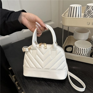 Sac À Main Coquille Matelassé Pour Femmes Cuir PU Motif Chevron Sac Bandoulière Dôme Fermeture Éclair Dorée Mode Quotidienne Trendy