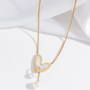 Elegante collana cuore oro con intarsio in conchiglia e nappe di perle su seta