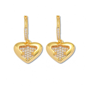 Boucles d'oreilles cœur dorées avec cristaux micro-pave au design minimaliste