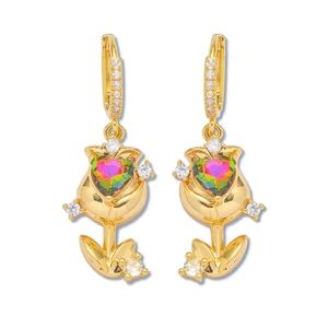 Boucles d'oreilles tulipes dorées avec cœur en zircon arc-en-ciel et cristaux brillants